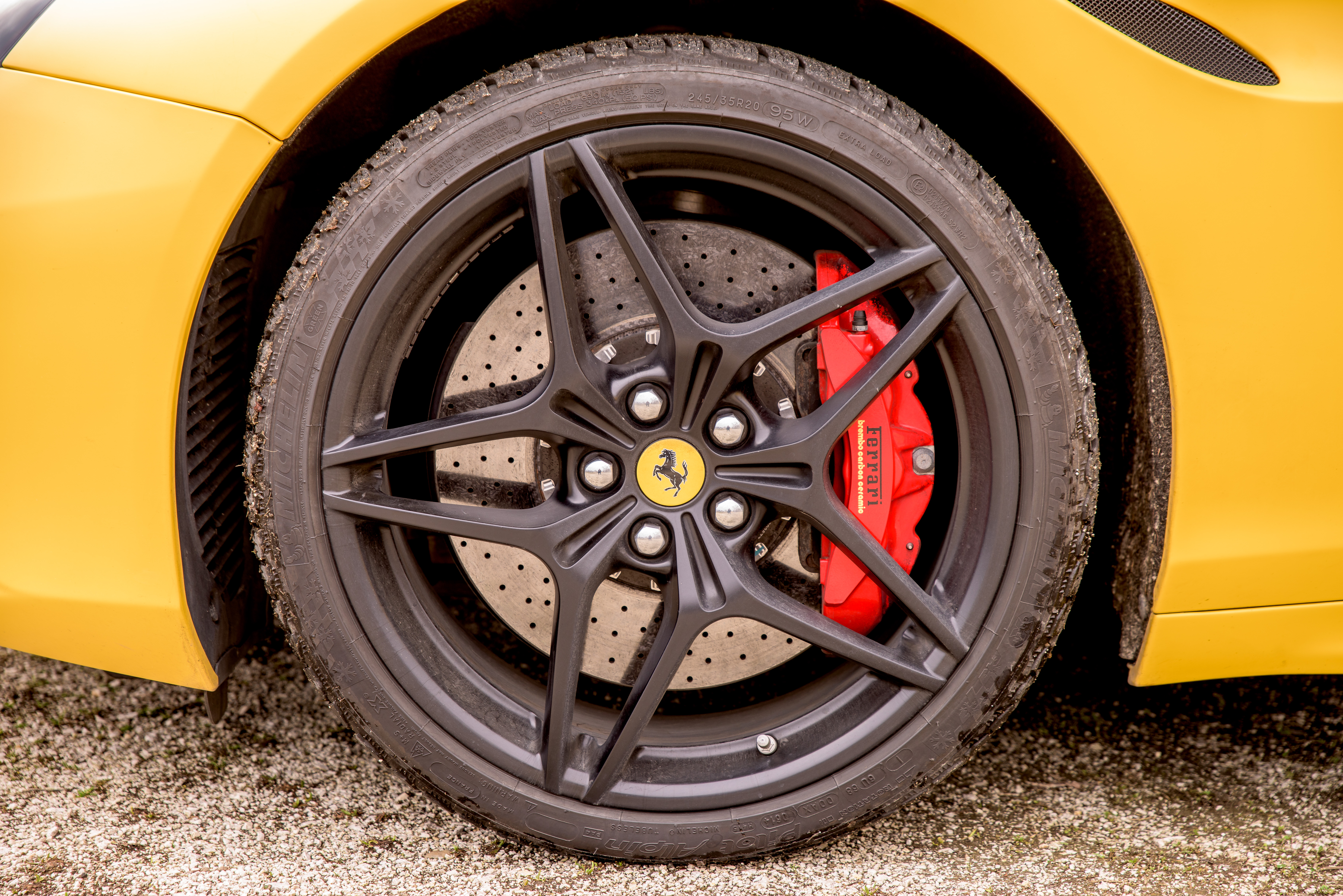 Ferrari California T 3.9 V8 Bullrent autóbérlés élményvezetés bérlés