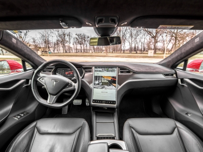 Tesla bérlés élményvezetés élményvezetés autóbérlés bullrent