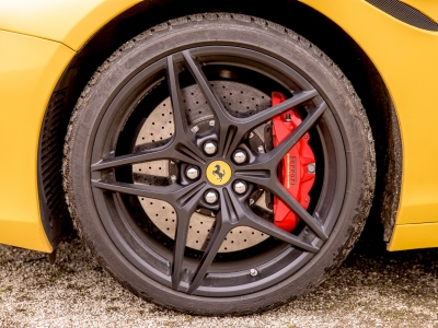 Ferrari California T 3.9 V8 autóbérlés élményvezetés bullrent bérlés