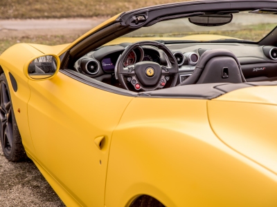 Ferrari California T 3.9 V8 autóbérlés élményvezetés bullrent bérlés