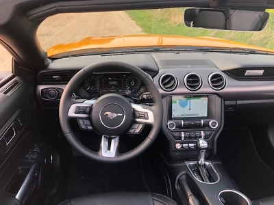 Ford Mustang Covertible Cabrio bérlés élményvezetés 
