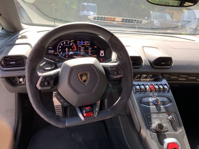 Lamborghini Huracan LP610-4 bérelhető élményvezetés autóbérlés bullrent