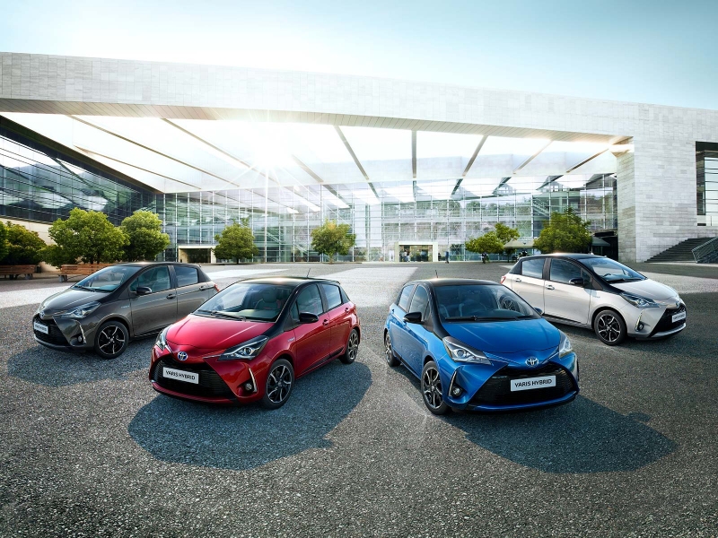 Toyota Yaris Hybrid Autóbérlés Autókölcsönzés bullrent