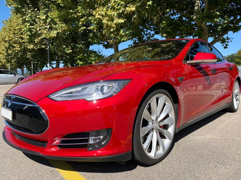 Tesla S Performance bérlés élményvezetés driving experiance autóbérlés autókölcsönzés bullrent élményvezetés