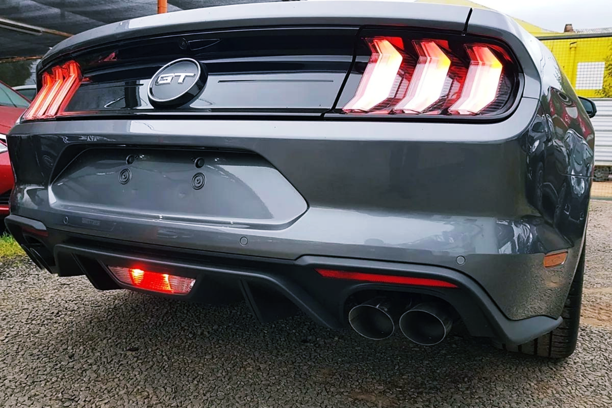 Ford Mustang GT V8 5.0 autóbérlés élményvezetés
