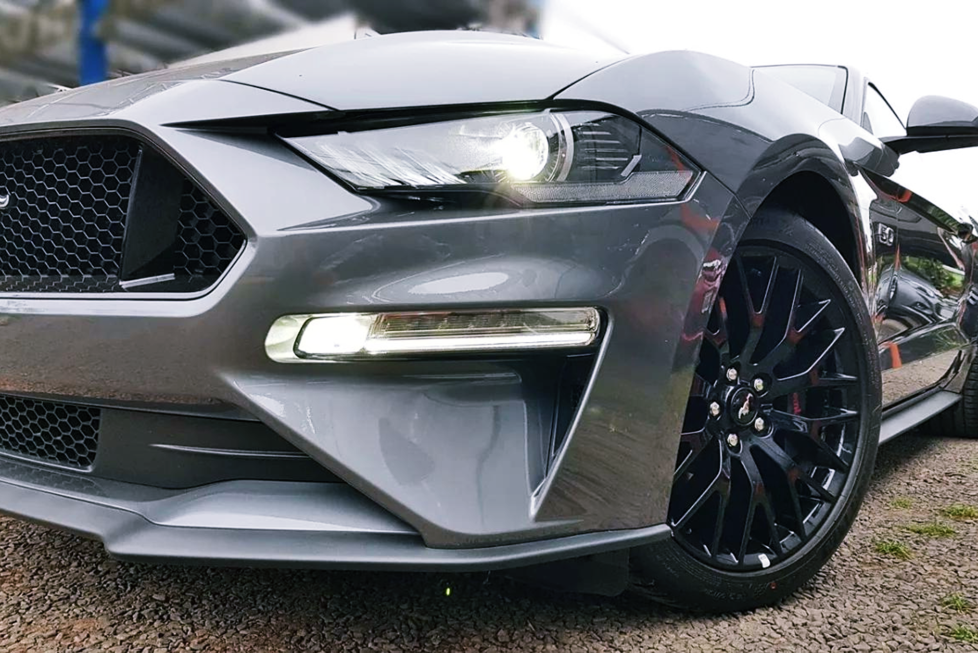 Ford Mustang GT V8 5.0 autóbérlés élményvezetés