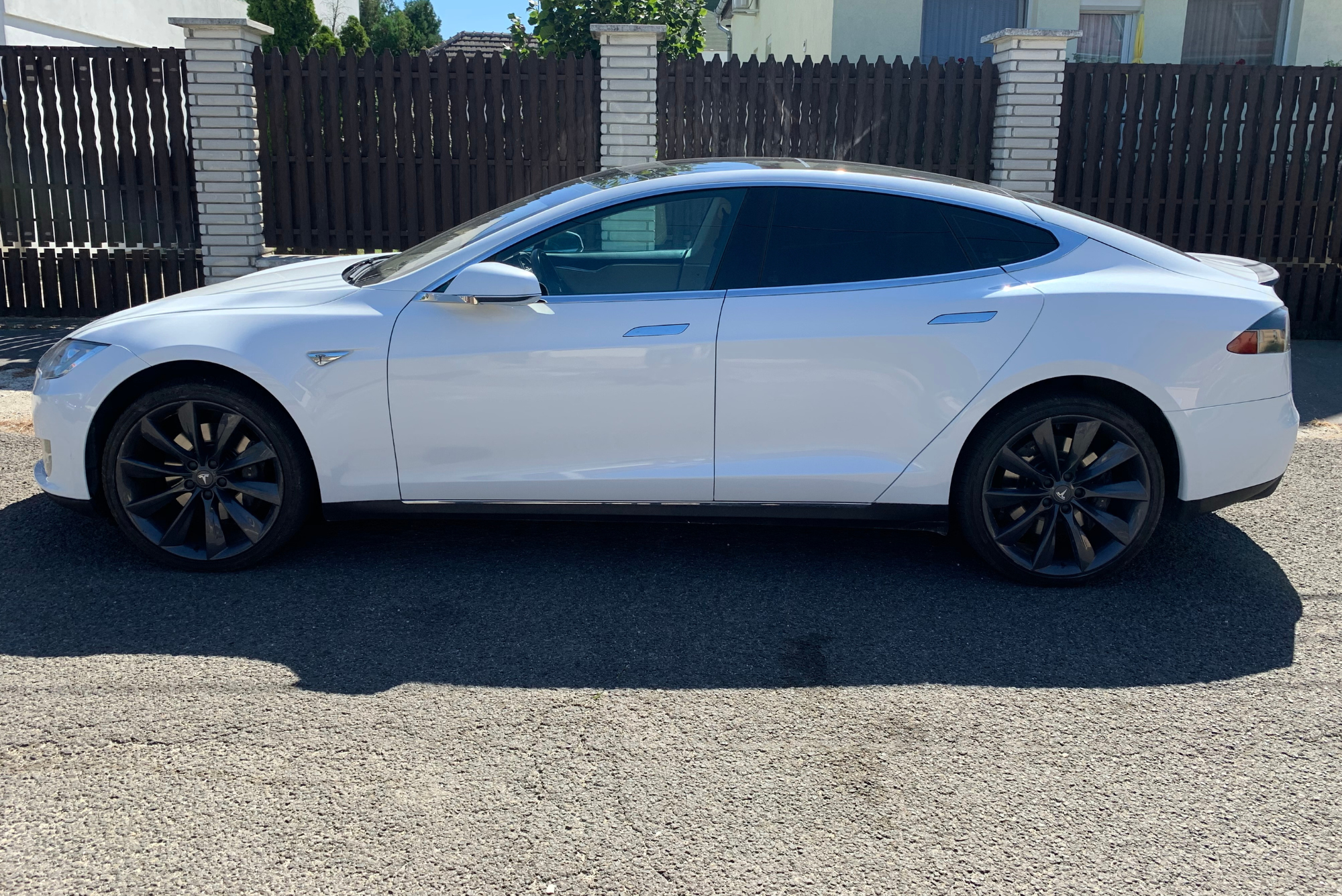 Tesla Model S P85+ Bérelhető Rental car bullrent autóbérlés